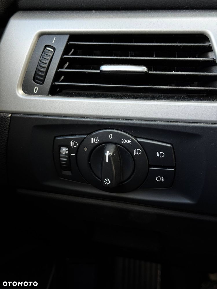 BMW Seria 3 318d - 15