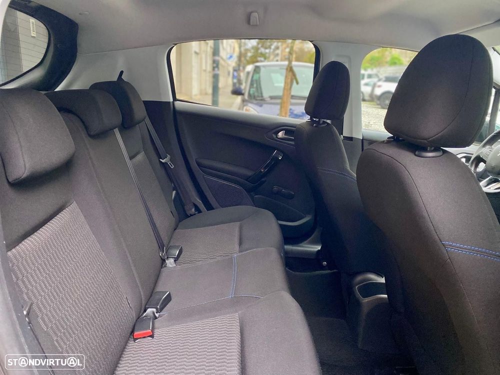 Peugeot 208 1.2 PureTech Style - 21