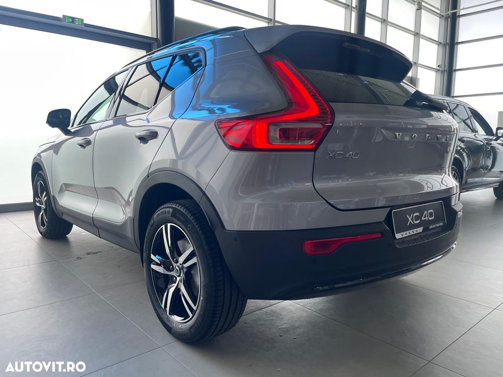 Volvo XC 40 B3 AT FWD MHEV Plus Dark - 7