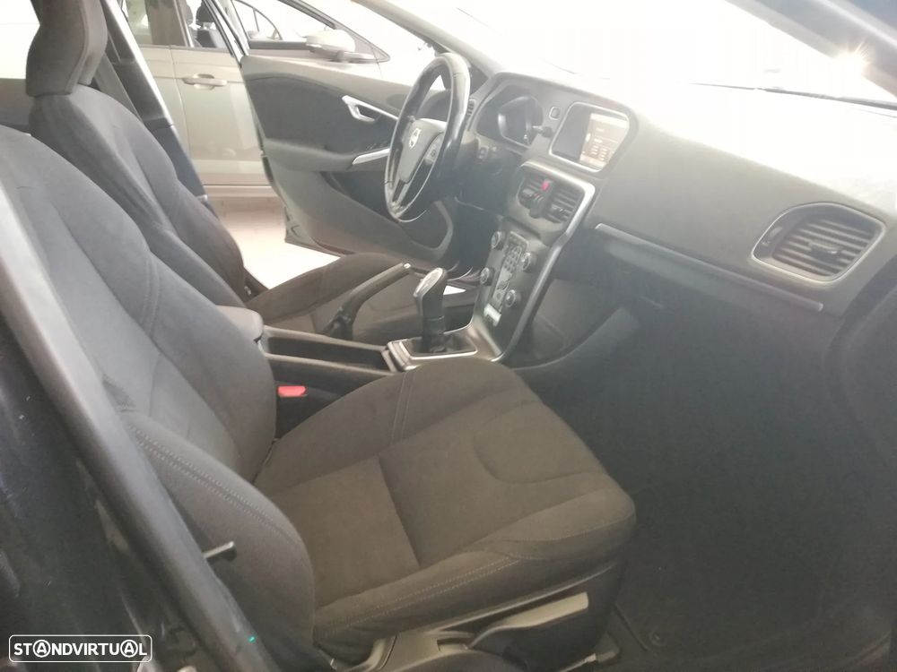 Volvo V40 D2 Momentum - 9