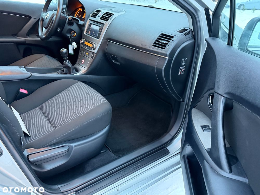 Toyota Avensis 1.8 Sol NAVI - 16