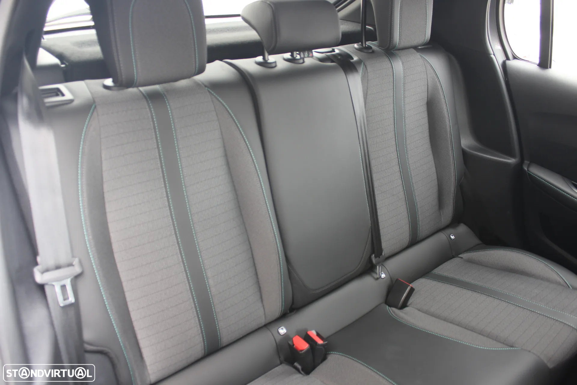 Peugeot e-208 50 kWh Allure - 25