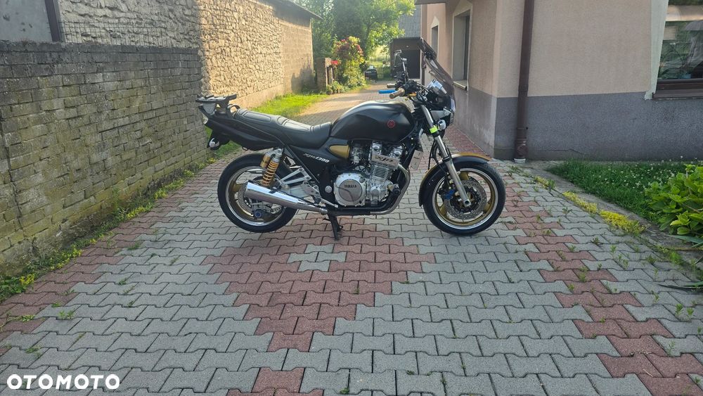 Yamaha XJR - 2
