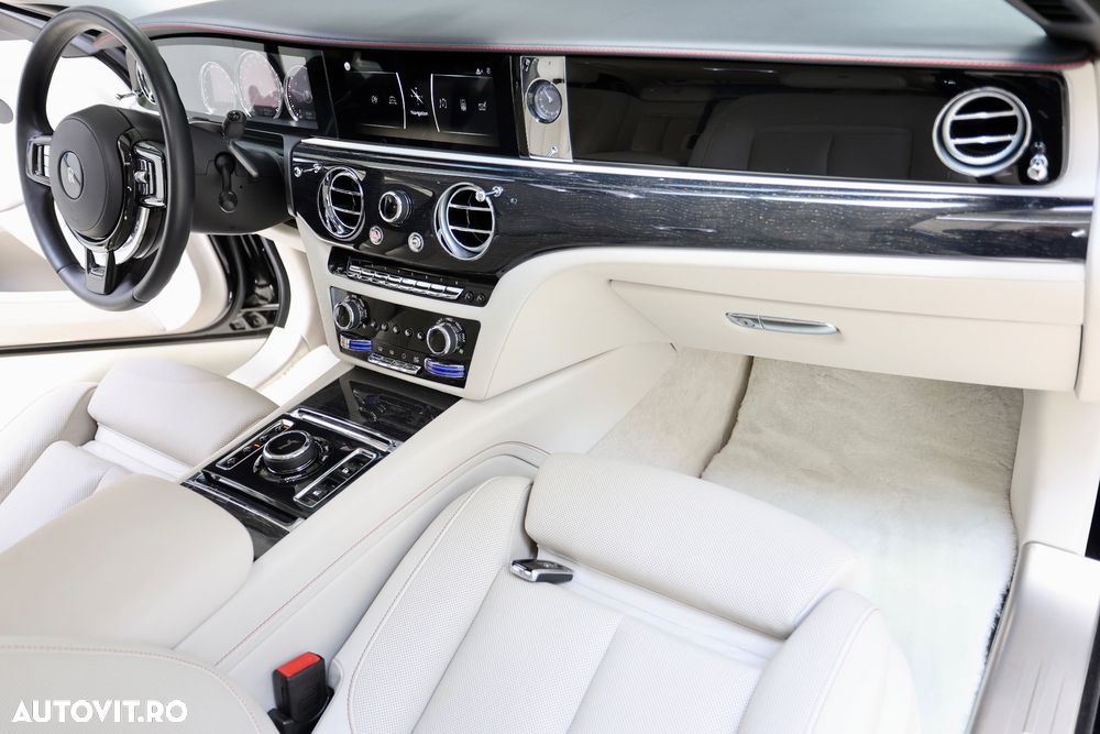 Rolls-Royce Ghost - 10