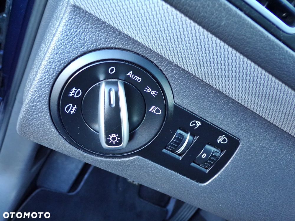 Volkswagen Touran 1.6 TDI DPF BlueMotion Technology MATCH - 18