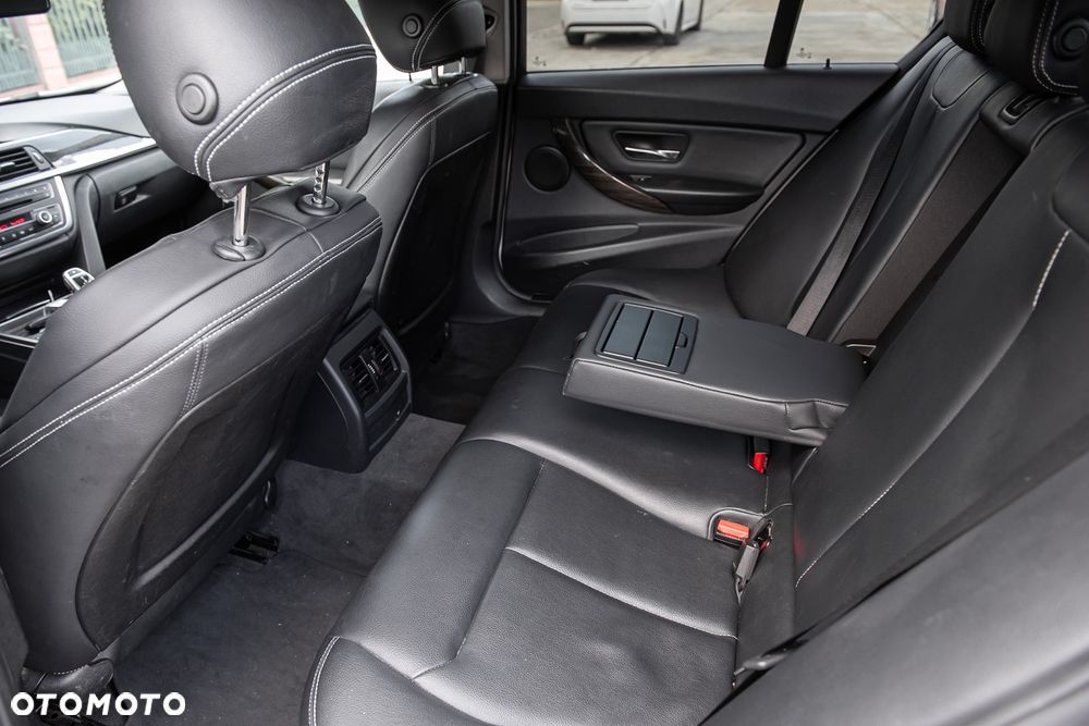 BMW Seria 3 328i xDrive Sport-Aut Sport Line - 26