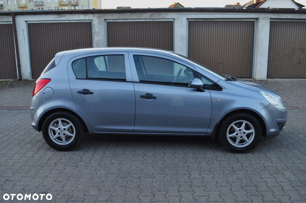 Opel Corsa 1.2 16V Essentia - 5