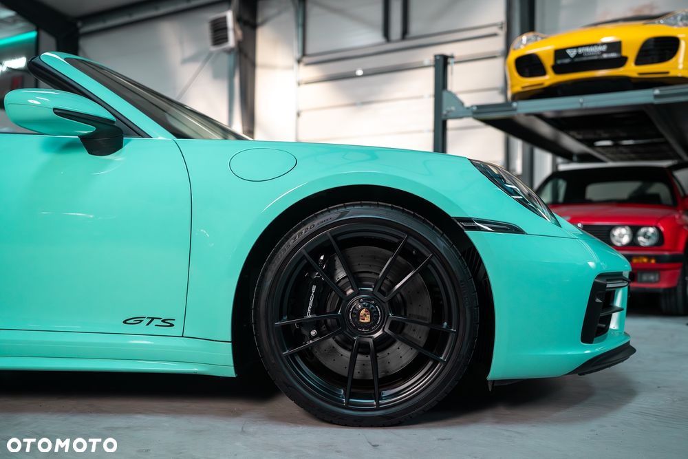 Porsche 911 Carrera 4 GTS - 9