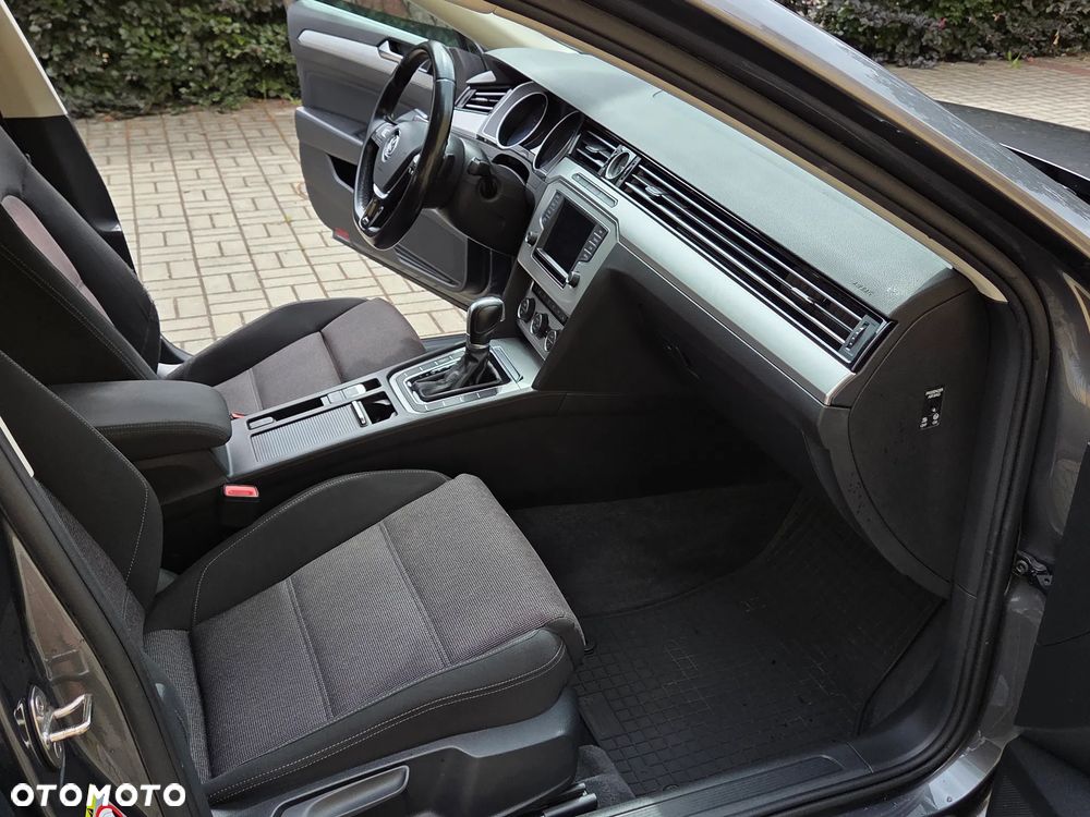 Volkswagen Passat 2.0 TDI SCR DSG Comfortline - 20