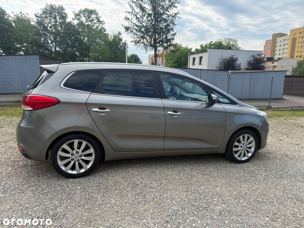 Kia Carens - 6
