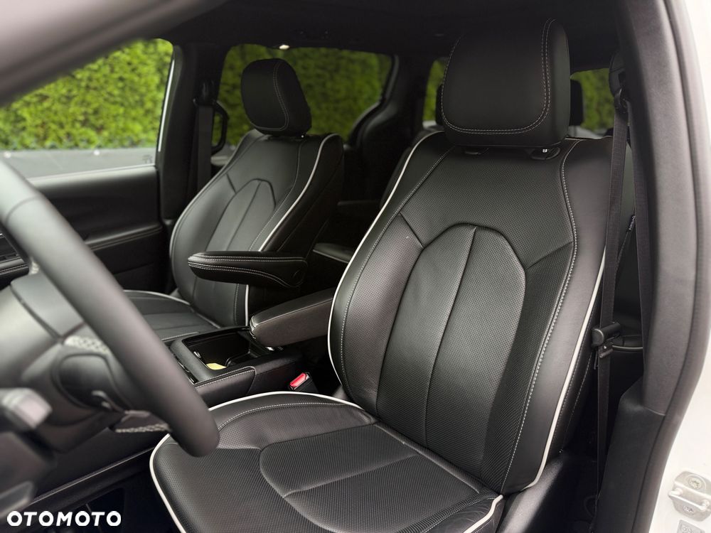 Chrysler Pacifica - 20
