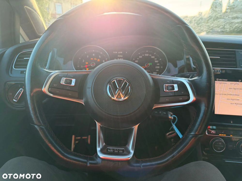 Volkswagen Golf - 18