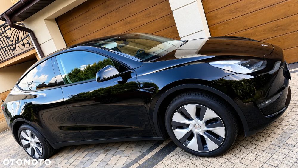 Tesla Model Y Long Range AWD - 8