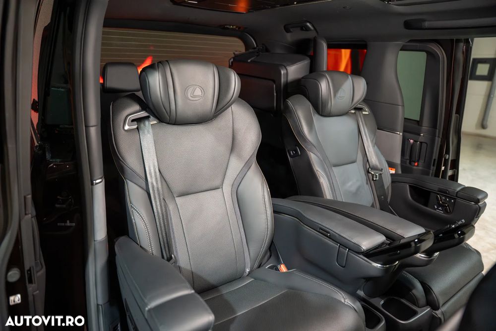 Lexus LM 350h Luxury - 17