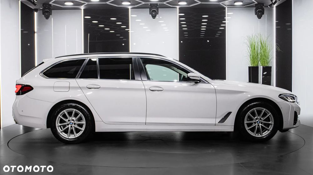 BMW Seria 5 520d xDrive mHEV - 8