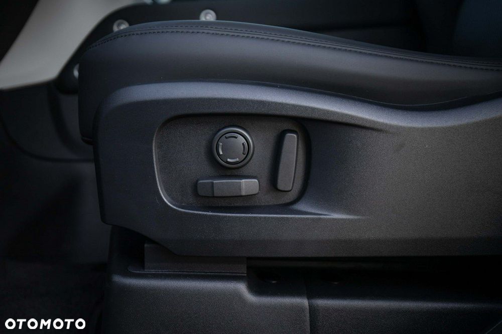 Land Rover Defender - 13