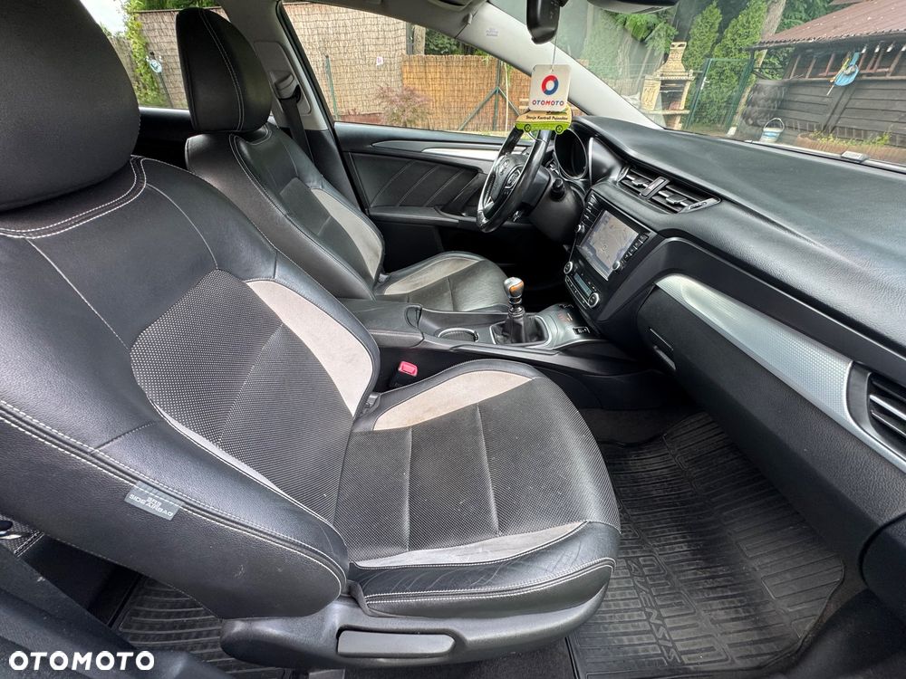Toyota Avensis 2.0 D-4D Prestige - 24