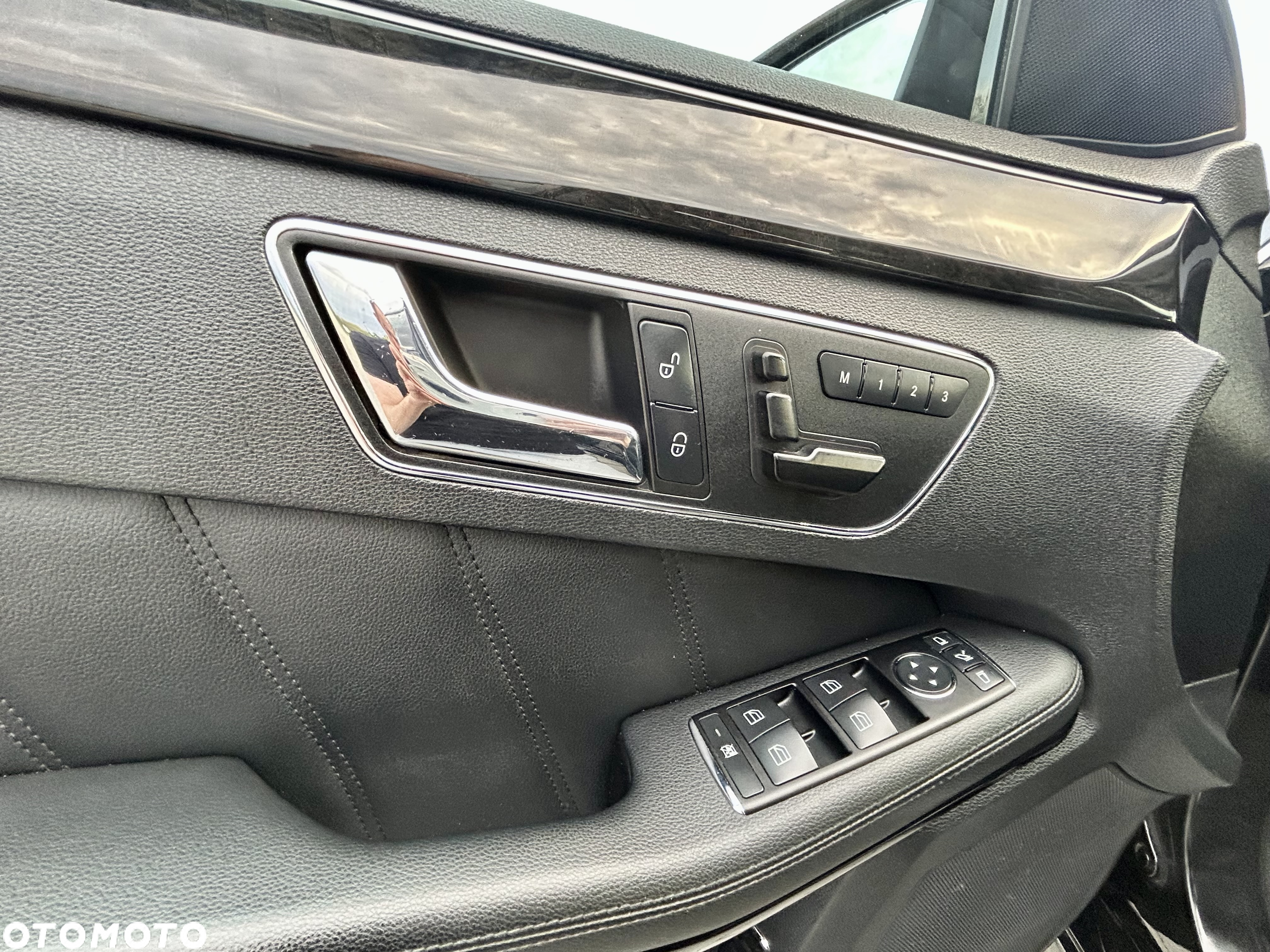Mercedes-Benz Klasa E 350 CDI BlueEff Avantgarde - 30
