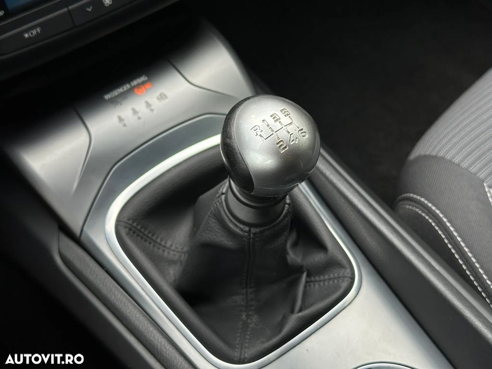 Toyota Avensis Touring Sports 1.6 D-4D Executive - 13