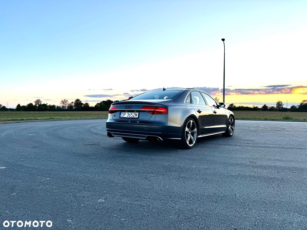 Audi S8 - 11