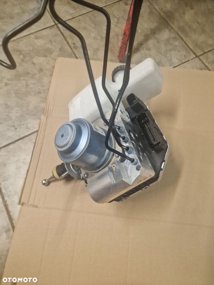 pompa abs bmw 8 gran coupe 2022 rok - 4