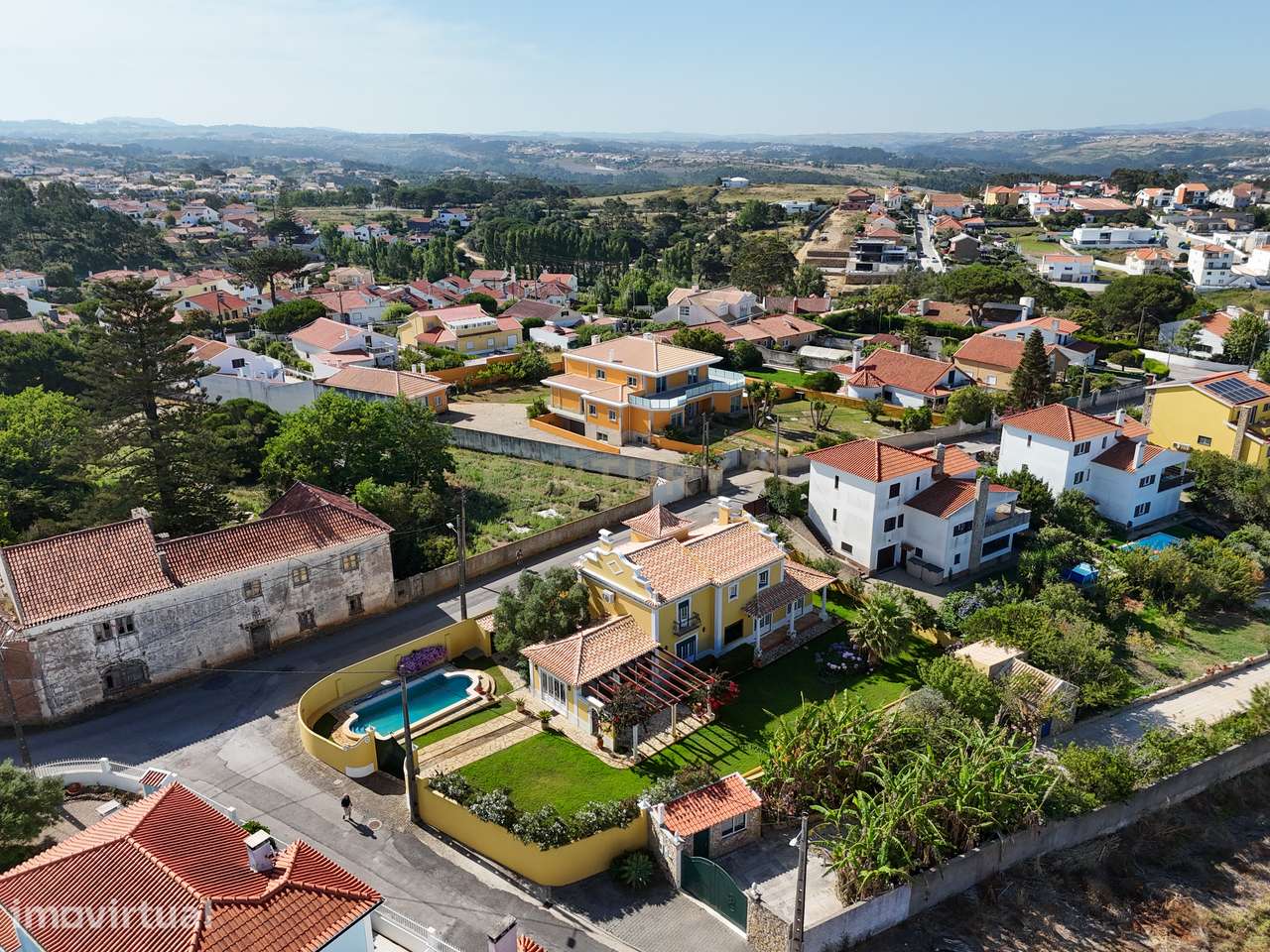 Moradia T4 de Traça Tradicional com Piscina e Amplo Jardim | Outeirinh - Grande imagem: 4/51