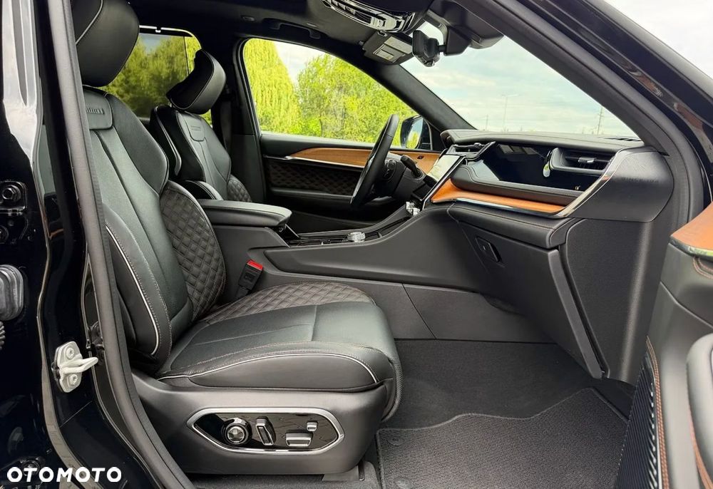 Jeep Grand Cherokee - 12