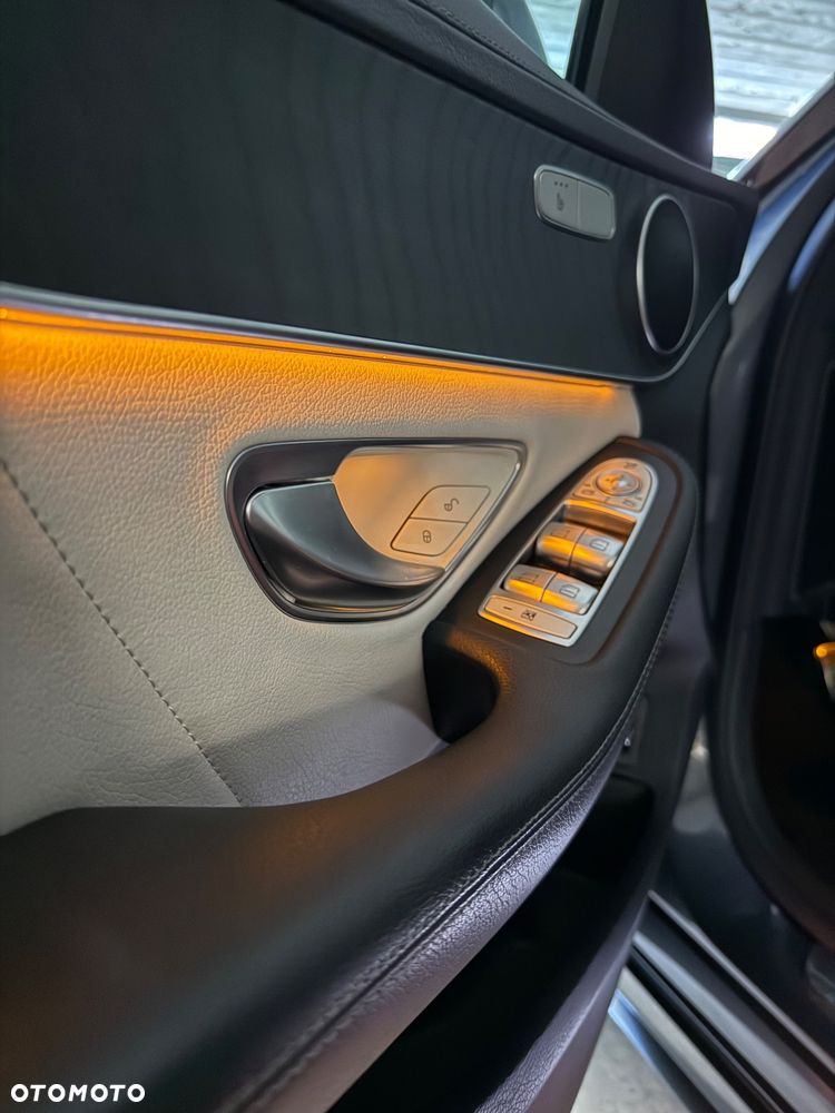 Mercedes-Benz Klasa C 200 4-Matic 7G-TRONIC - 16