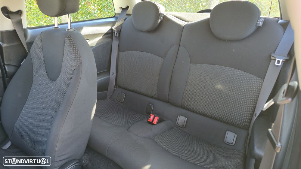 MINI 3 Portas One D - 13