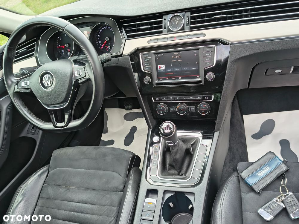 Volkswagen Passat 2.0 TDI SCR (BlueMotion Technology) Comfortline - 3