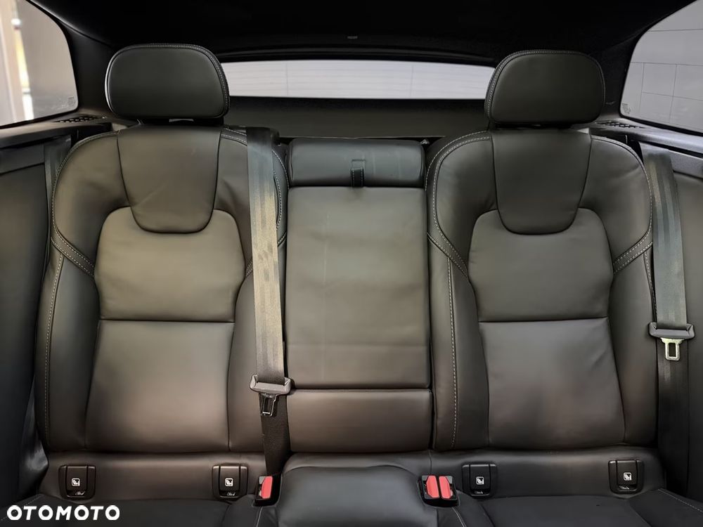 Volvo XC 60 B4 D AWD Ultimate Dark - 23