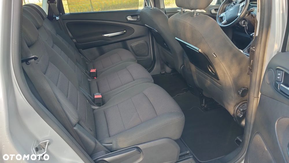 Ford S-Max - 16