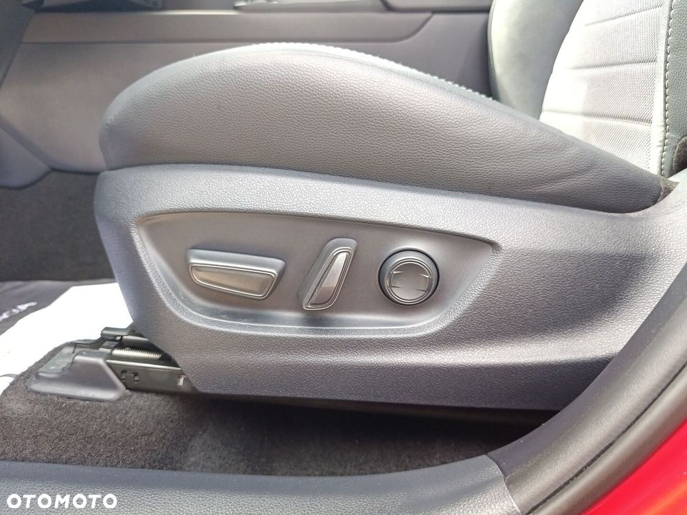 Toyota C-HR 2.0 PHEV Dynamic Force Executive - 17
