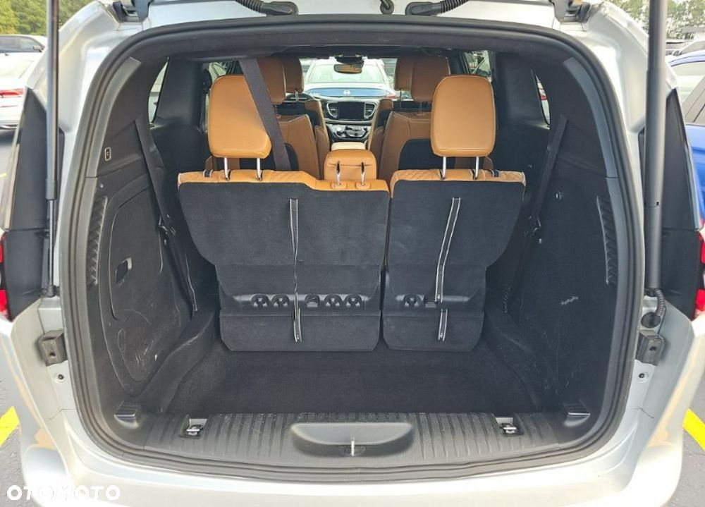Chrysler Pacifica - 12
