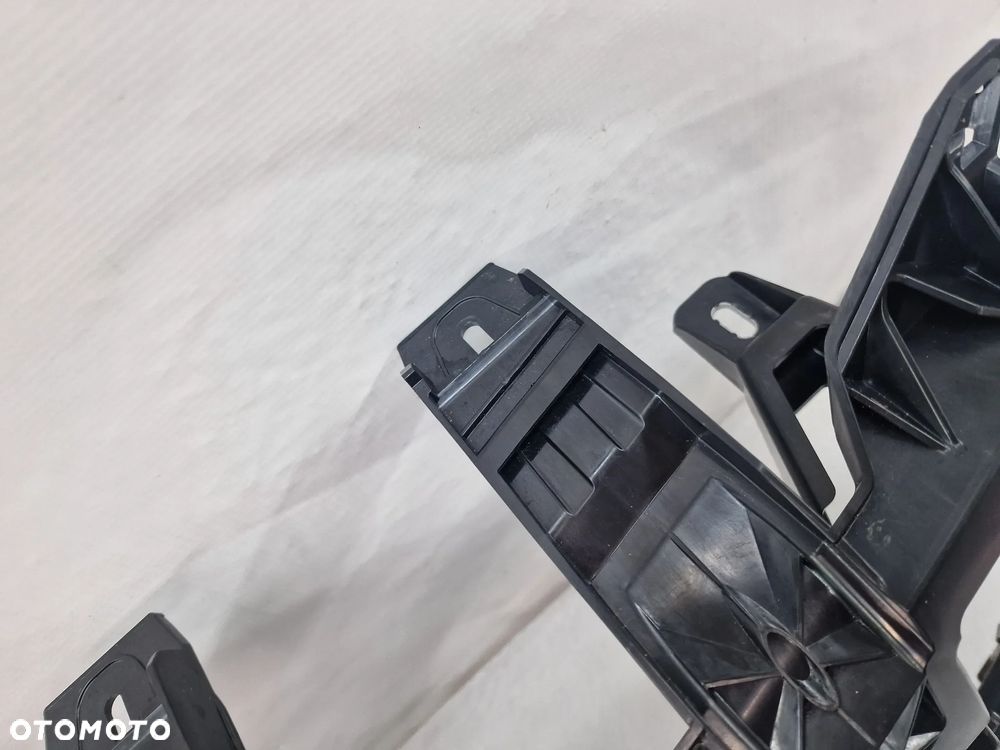 MERCEDES EQE W295 AMG WSPORNIK / STELAŻ POD ATRAPE / GRILL PRZEDNI PRZÓD + RAMKA RADARU , NR A2958883100 + A2978887300 , BARDZO ŁADNY , NIEUSZKODZONY , NR AUKCJI GL719 - 8