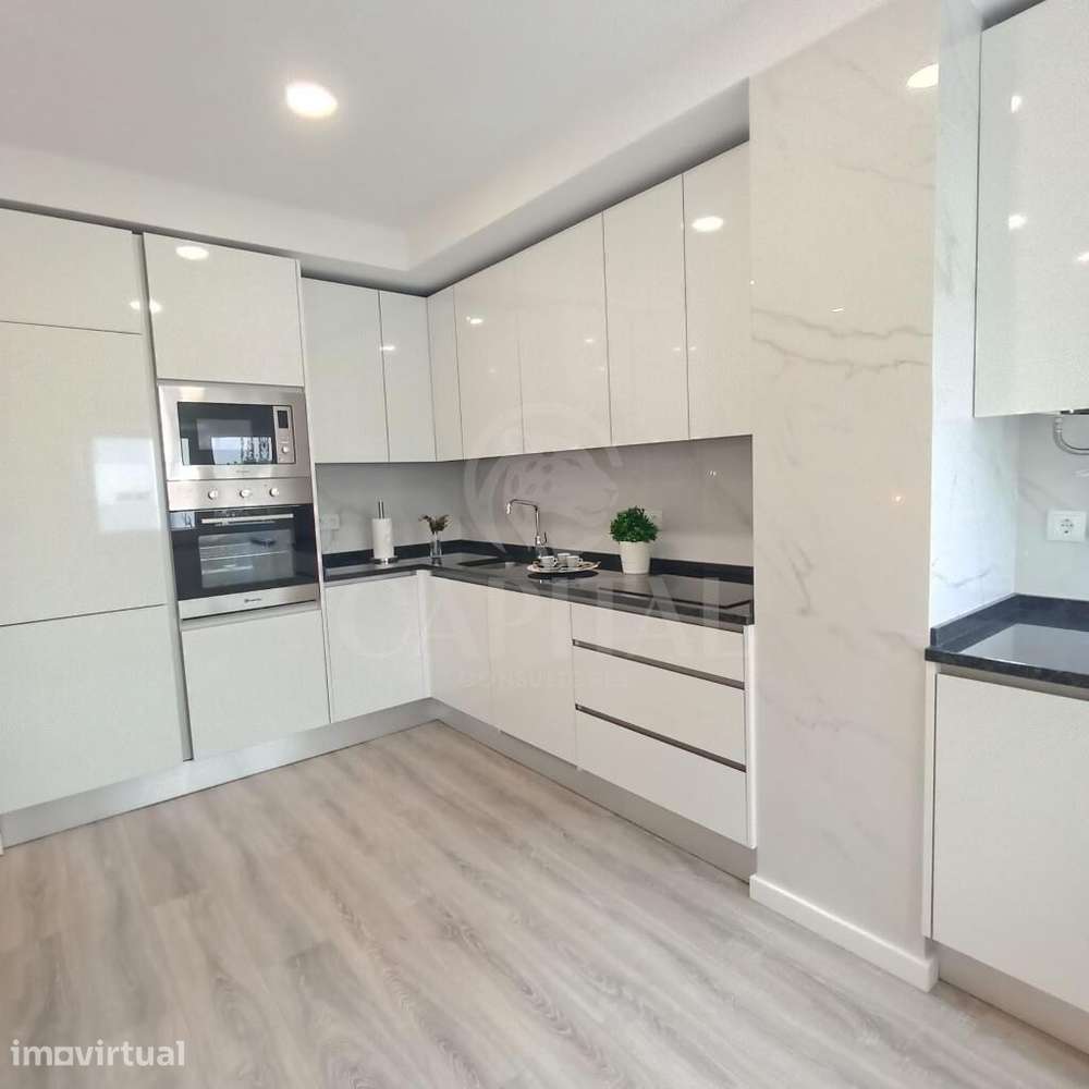 T3 Totalmente Remodelado com Varanda | Suite | 3 Frentes | São Domingo - Grande imagem: 4/10