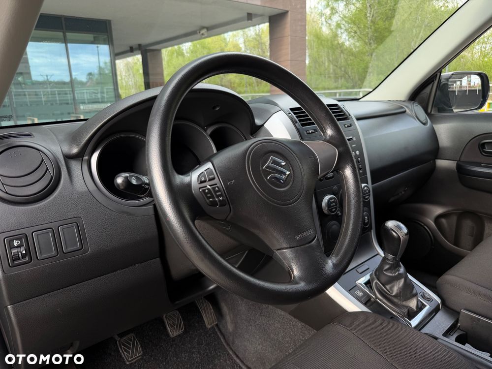 Suzuki Grand Vitara 1.6 Comfort - 28