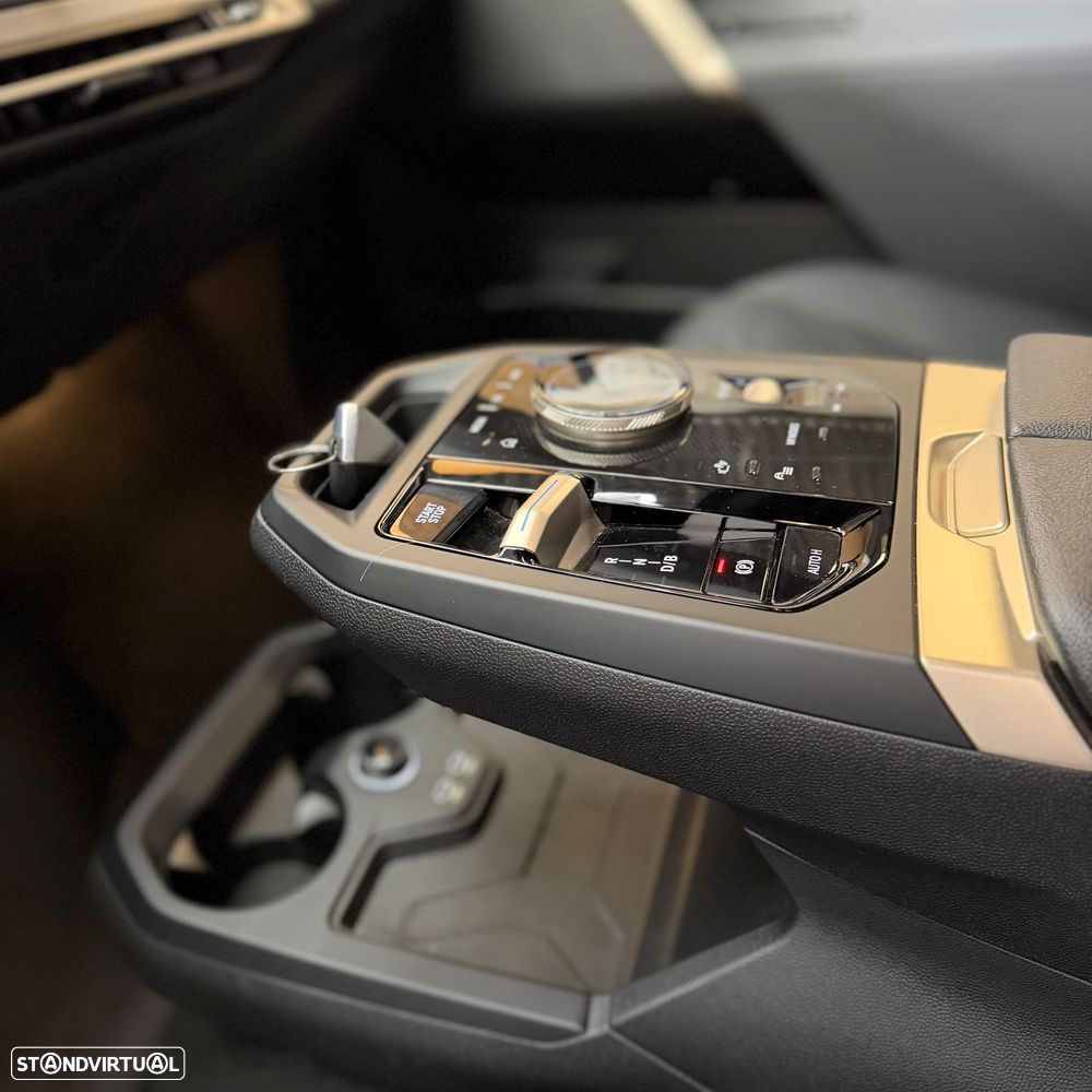 BMW iX xDrive40 - 9