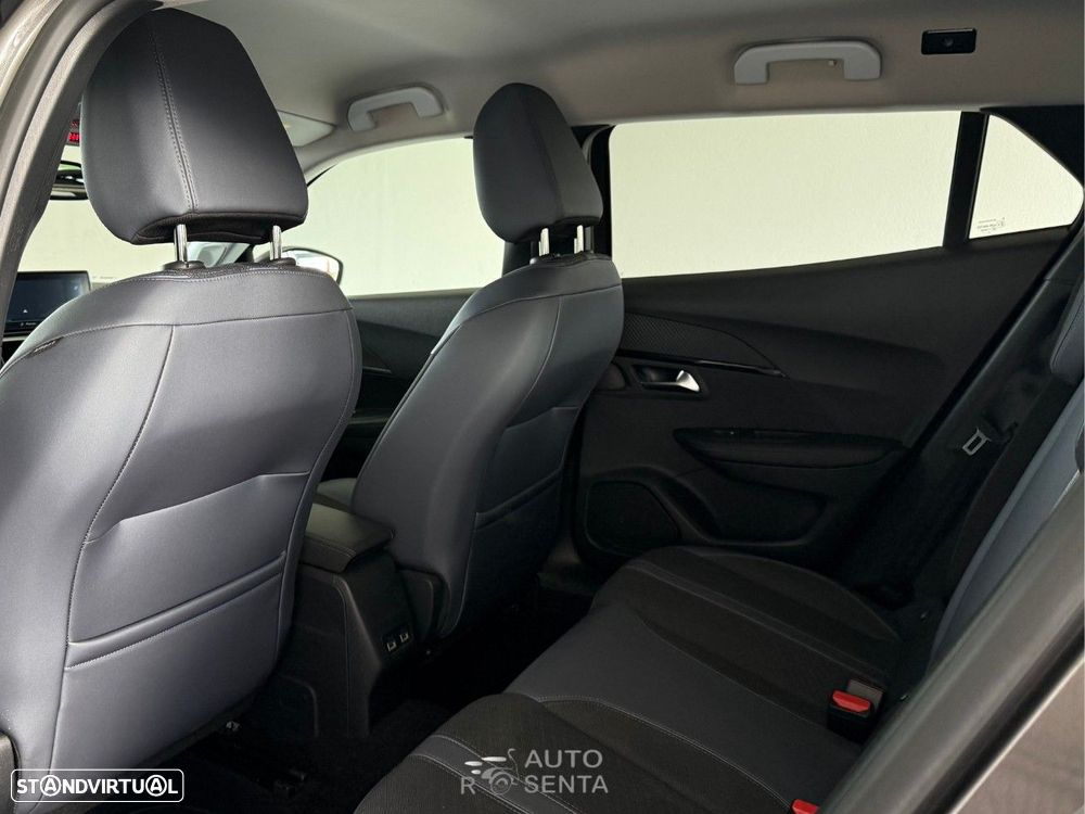 Peugeot 2008 1.2 PureTech Allure EAT6 - 17