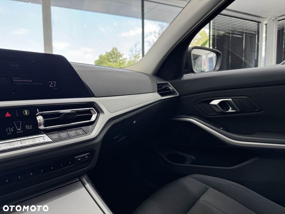BMW Seria 3 318i Advantage - 26