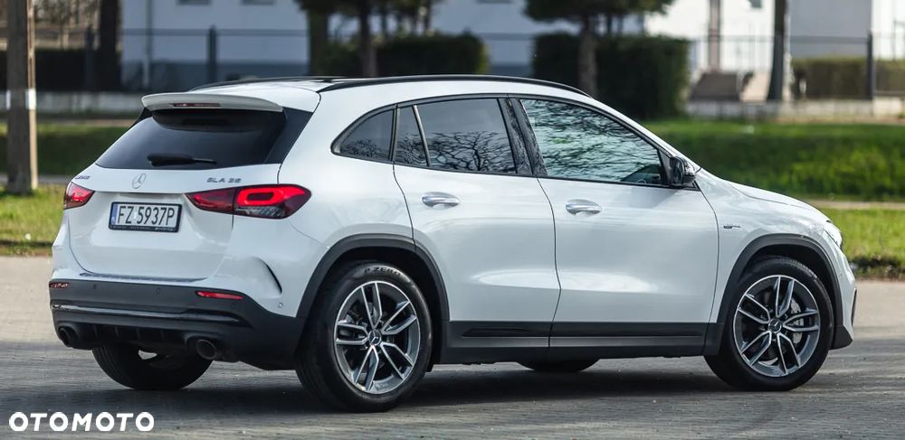 Mercedes-Benz GLA - 17