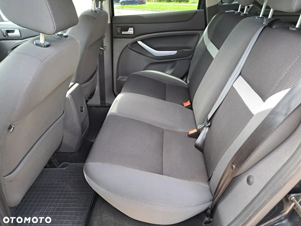 Ford Kuga - 26