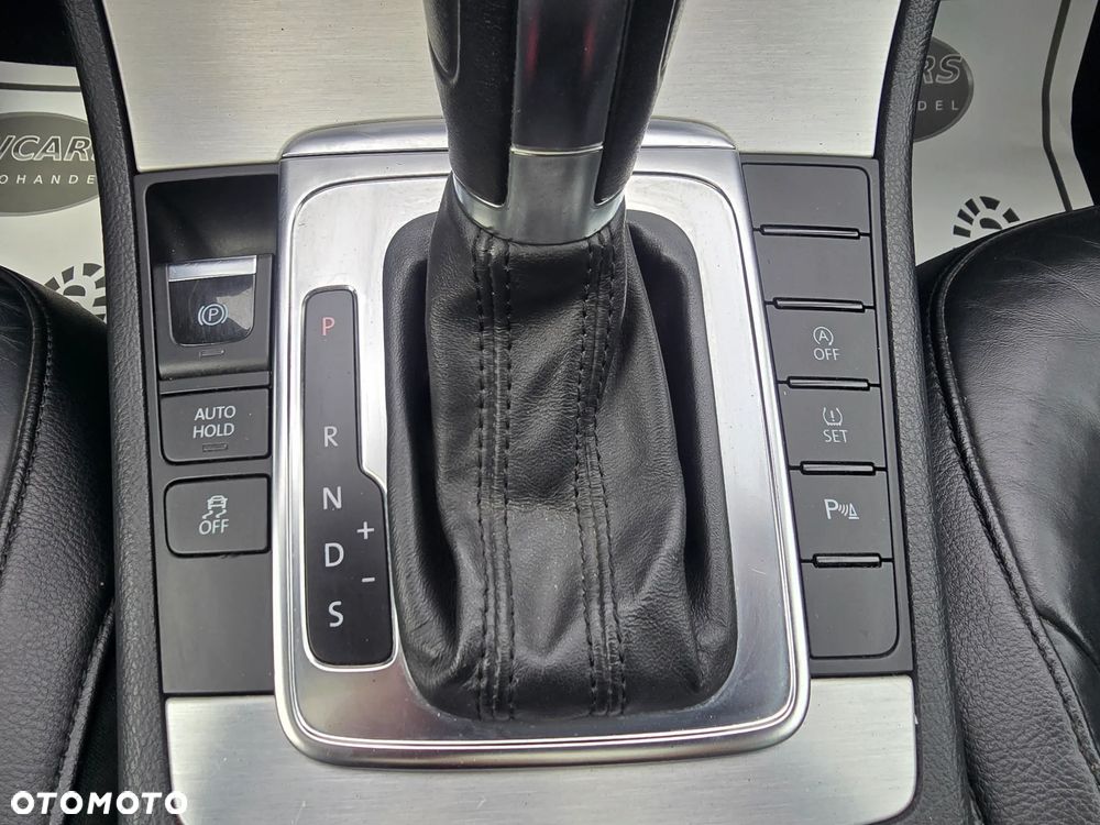 Volkswagen Passat Variant 2.0 TDI Highline DSG - 13