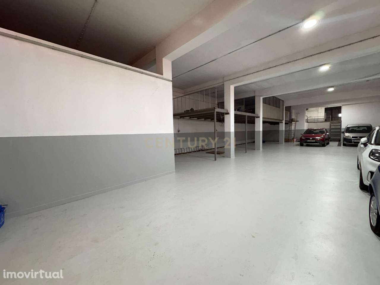 Armazém com 1.020 m2 à venda no centro de Casal de Cambra - Grande imagem: 4/52