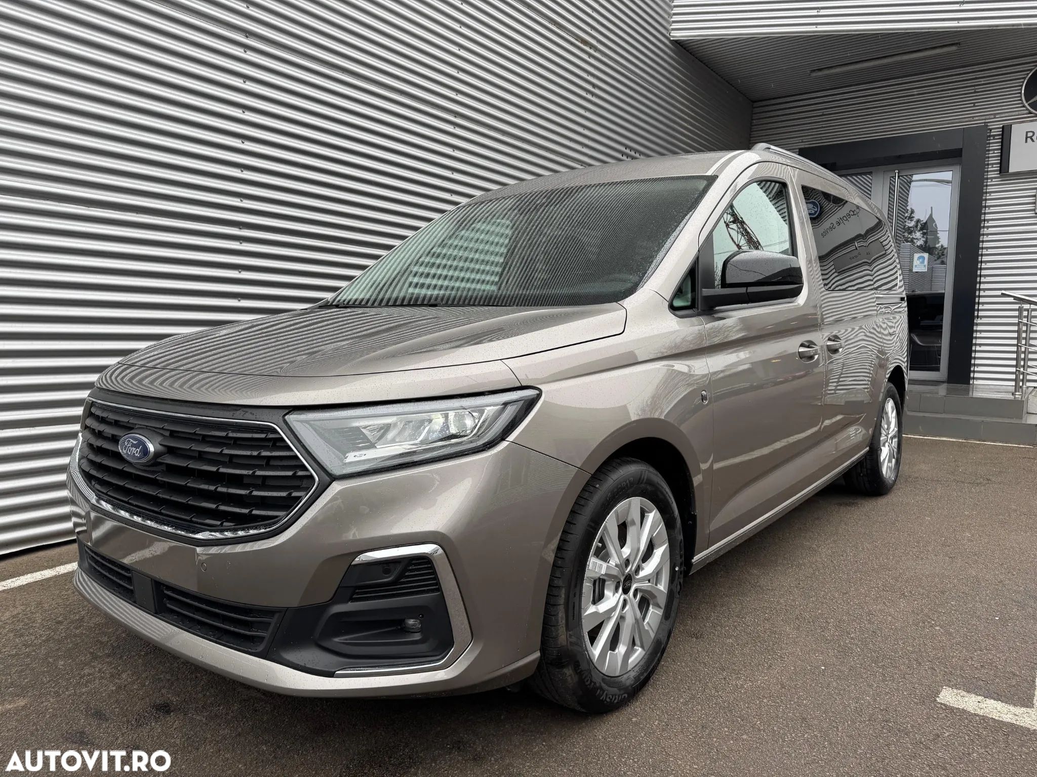 Ford Tourneo Connect 2.0L EcoBlue LWB Titanium - 1