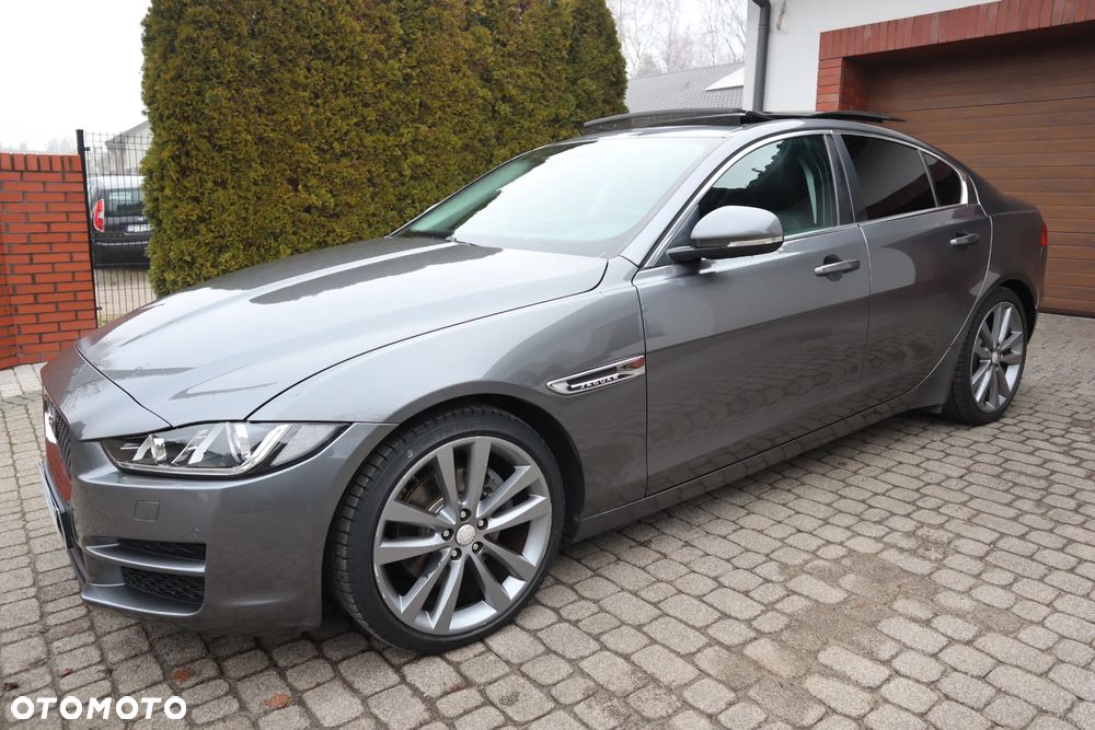 Jaguar XE 20d Prestige - 2