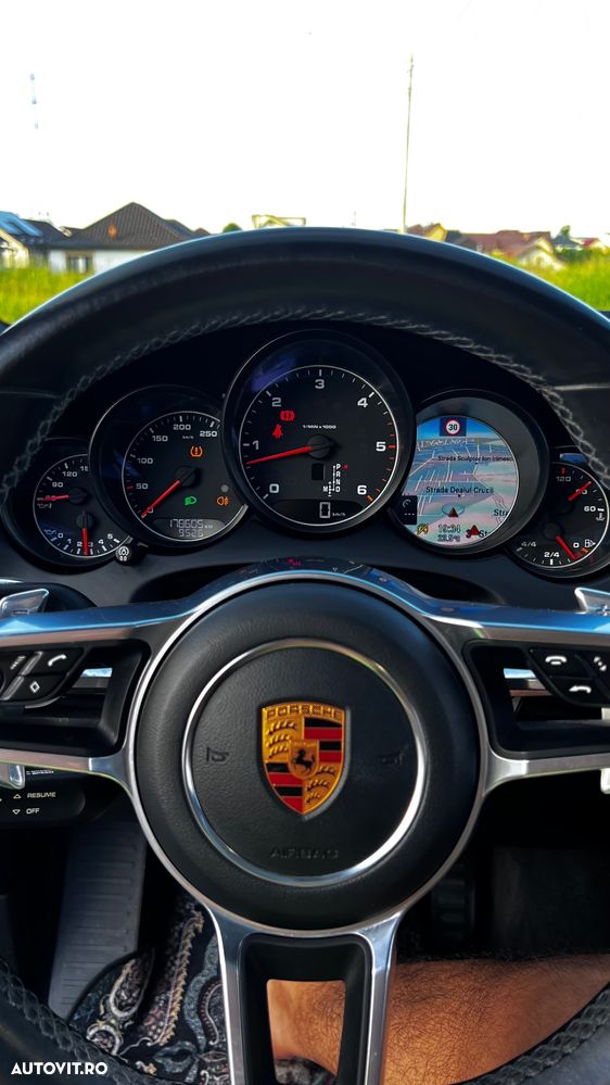 Porsche Cayenne - 12