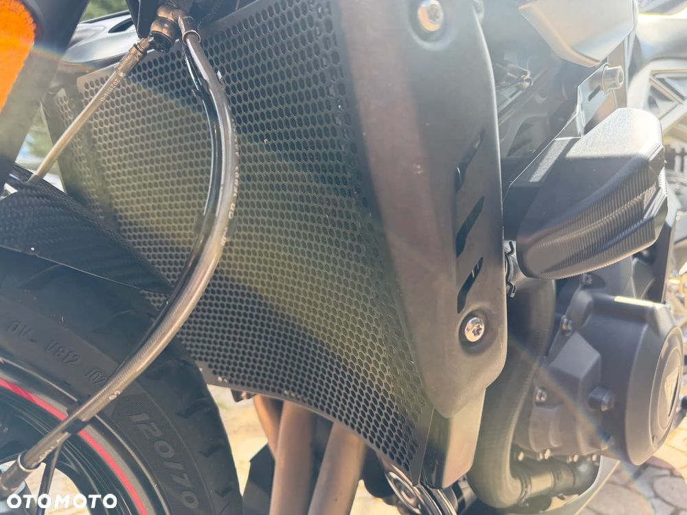Triumph Street Triple - 12