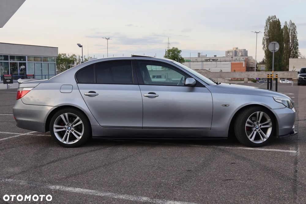 BMW Seria 5 525i - 4