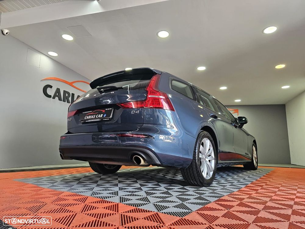 Volvo V60 2.0 D4 Momentum Geartronic - 9